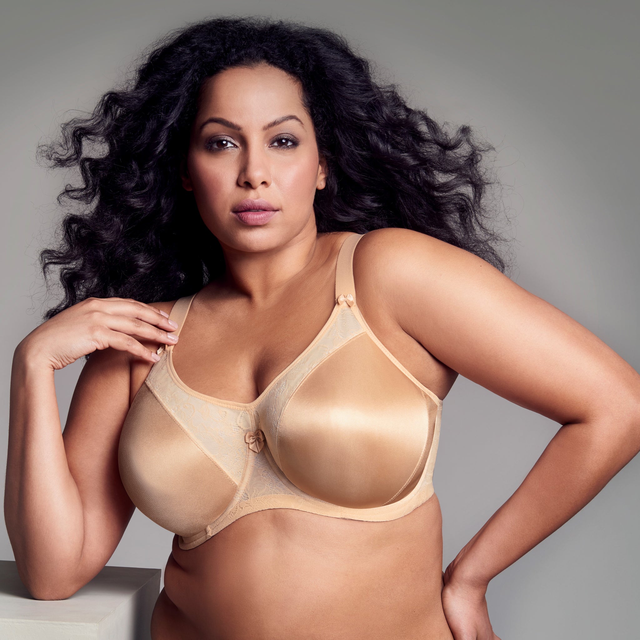 Vicanie's The Bra Fitting Specialists - The B-Smooth front closure